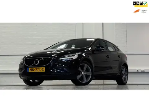 Volvo V40 2.0 T3 Nordic+ 100% Dealer onderhouden Trekhaak Navi LED Half/leer Mooi!