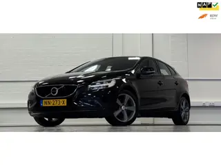 Volvo V40 2.0 T3 Nordic+ 100% Dealer onderhouden Trekhaak Navi LED Half/leer Mooi!
