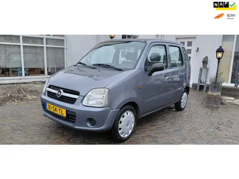 Opel Agila 1.2-16V Essentia van 2e eigenaar , APK tot 21-12-26 en 2445 km geleden grote beurt gehad 