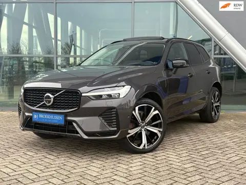 Volvo XC60 2.0 T8 Plug-in hybrid AWD Ultimate Dark 455pk luchtvering / Massage Stoelen / Trekhaak