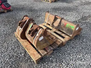 QUANTITY of (2) Q/C Digging Excavator Bucket