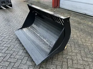 Giant Puinbak-777936