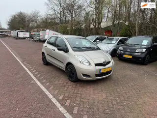 Toyota Yaris 1.0 VVTi Acces Airco! Elektrische ramen! Centrale deurvergrendeling op afstandsbedienin