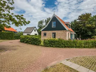 Vrijstaand vakantiehuis op bungalowpark aan de Waddenzee