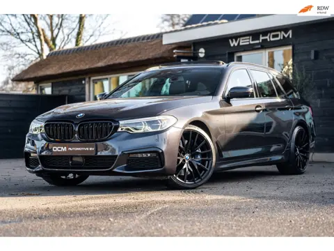 BMW 5-serie Touring 540i xDrive M-Sport I Bowers & Wilkins I Panoramadak I Stoelkoeling & verwarming
