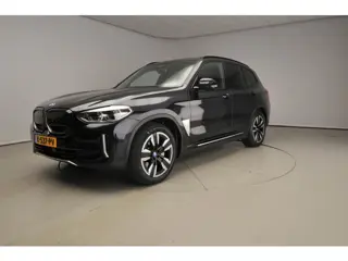 BMW iX3 High Executive 80 kWh | LED | Leder | HUD | Active cruise | Sportstoelen | Schuifdak | DAB |