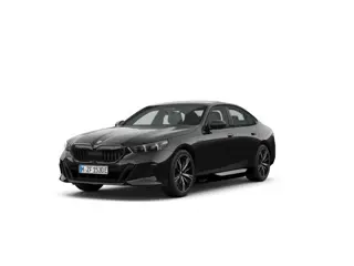 BMW 5 Serie 530e M-Sport Pro | Pano | 20" | Trekhaak | Comfortzetels | Verwacht mei