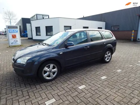 Ford Focus Wagon 1.6-16V Ambiente CLUTCH BAD !