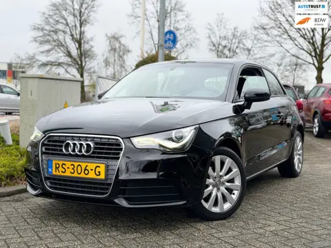 Audi A1 1.2 TFSI Attraction Navigatie, stoelverwarming, led