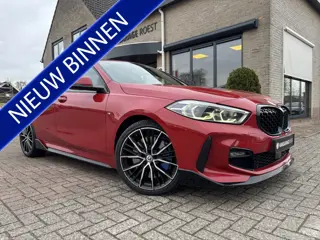 BMW 1-serie 118i Business Edition Plus M-Sport Automaat Panoramadak / Spoilerpakket