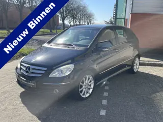 Mercedes-Benz B-Klasse 200 Sport Tourer | APK T/M 11/05/27 | STOELVERWARMING LM VELGEN | RADIO / NAV