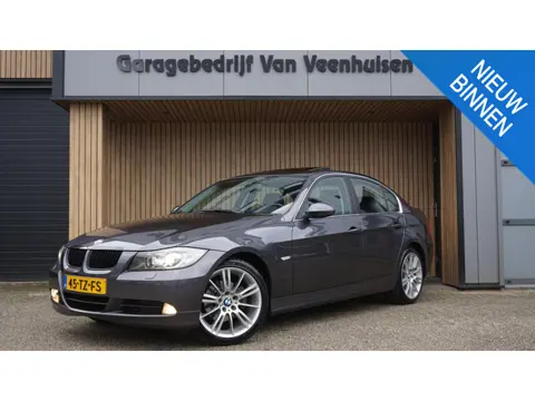 BMW 3-serie 325i 218pk! E90 Sedan Handgeschakeld Schuif/kanteldak 18inch LM Xenon Clima Navi * 6-Cil