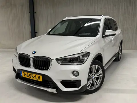 BMW X1 xDrive20i Sportline - Pano - Memoryzetel - Camera - Hifi