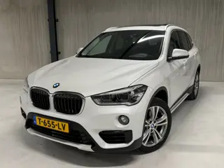 BMW X1 xDrive20i Sportline - Pano - Memoryzetel - Camera - Hifi