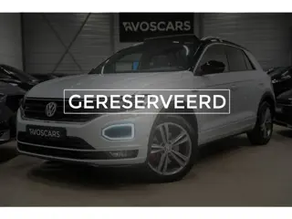 Volkswagen T-Roc 2.0 TSI 4Motion 190PK 3x R-Line * Pano - Trekhaak - Virtual - Camera - Keyless - Bl