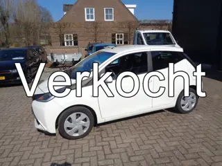 Toyota Aygo 1.0 VVT-i x-play Airco, Carplay/android/ Navigatie, cruise, camera