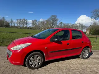 Peugeot 206 + 1.1 XR, 5 deurs, airco, nieuwe APK, 1e eigenaar, lakprobleem!!