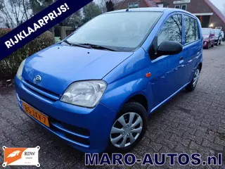 Daihatsu Cuore 1.0-12V 5d. Anniversary | NW. DISTR.+KOPPELING! 5-DEURS! Boekjes! 2009| RIJKLAAR!