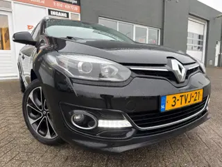Renault Mégane Estate 1.2 TCe Bose met parkeersensoren en navigatie en bluetooth telefoon / media
