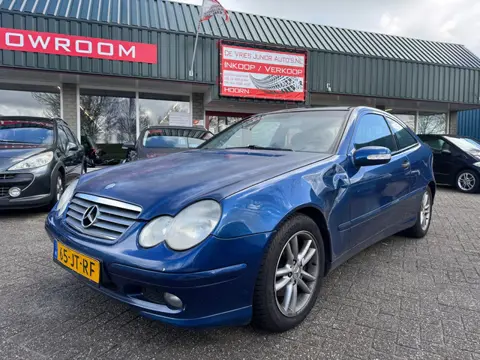 Mercedes-Benz C-klasse Sportcoupé 180 K. Class. Cruise control, airco en meer!