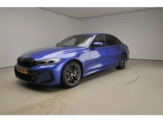 BMW 3 Serie Sedan 330d xDrive | M-Sportpakket | LED | HUD | Schuifdak | Elektr. zetels | Sportstoele