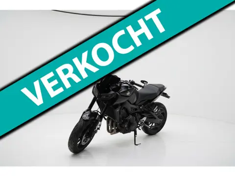 Yamaha Tour MT-09 ABS AKRAPOVIC UITLAAT