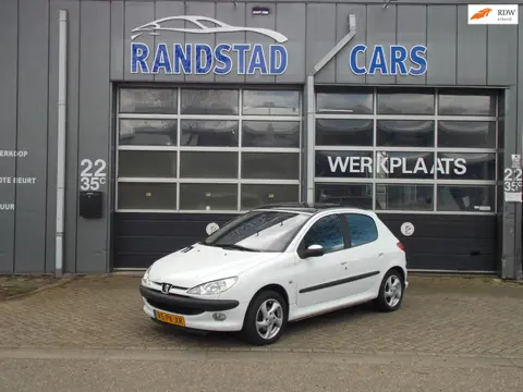 Peugeot 206 1.4-16V Gentry Airco 5Deurs 2004bj zeer nette auto