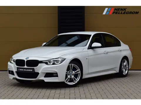 BMW 3-serie 320i Executive * M-Sportpakket * M-Sportremsysteem * Trekhaak * Stuurwiel verwarmd *