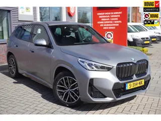 BMW IX1 XDrive30 Launch Edition 67 kWh / SOH 98,3 / Camera / Leder / HK / Sfeerverlichting / Trekhaa