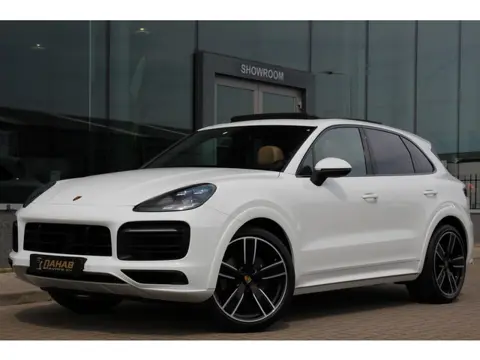 Porsche Cayenne 3.0 | SportDesign | Pano | Luchtvering | Adaptief cruise control | Stoelkoeling | 22