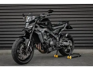Yamaha Tour MT- 09 ABS 119PK 2025 DEMO-MODEL / COMPLETE DOCUMENTATIE / AKRAPOVIC EXHAUST / QUICK SHI