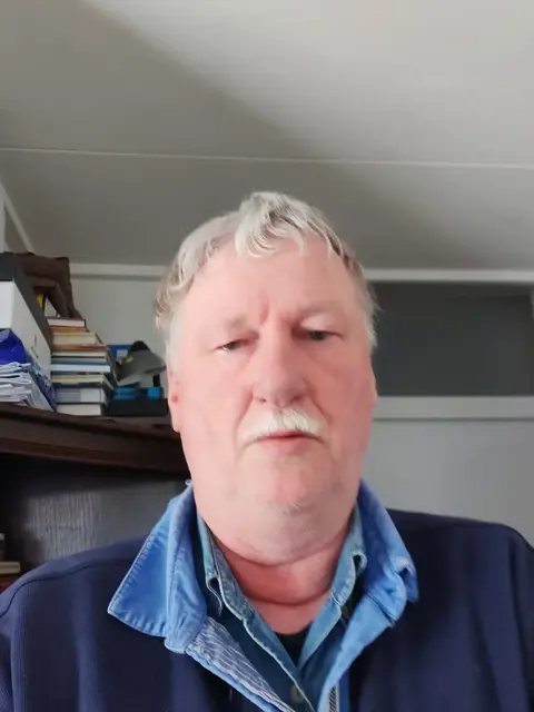 Zoek een vrouw voor vriendschap/relatie, alleen is ook maar alleen.