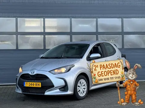 TOYOTA YARIS 1.5 HYBRID ACTIVE I 2E PAASDAG OPEN I AUTOMAAT I APPLE CARPLAY I P-CAMERA I ADAPT. CRUI