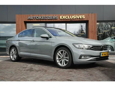 Volkswagen Passat 1.5 TSI Business Automaat Pano Dak trekhaak