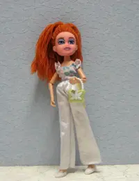 popje met wol haar en een tas [WKS101]