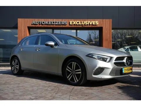 Mercedes-Benz A-klasse 250 e Premium Plus Panoramadak Widescreen Adaptieve Cruise Leer Stoelverw. Am