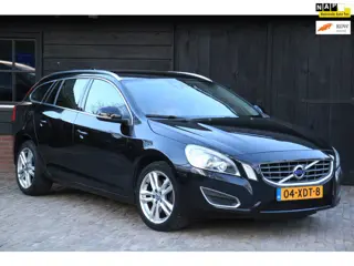 Volvo V60 1.6 T3 Summum Xenon/Leer/Navigatie/Parkeersensor/Trekhaak afneembaar