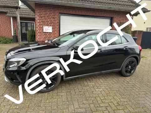 MERCEDES-BENZ GLA-KLASSE 200 AMBITION panorama dak