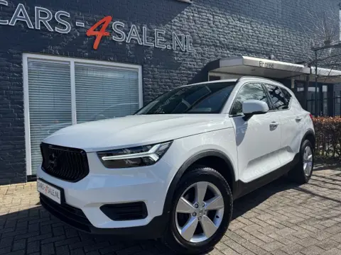 VOLVO XC40 T2 Automaat Momentum + Camera + LED + D- glas  + Navi - 2021