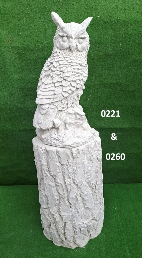Uil met zuil boomstam. nr 0221 & 0260.