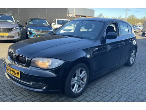 BMW 1-serie 116i Airco, Stoelverwarming Nette auto, loopt zeer goed