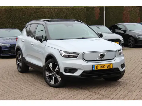 Volvo XC40 Recharge P8 AWD R-Design / SoH 92,1% / Trekhaak / Panoramadak / Camera / Keyless / Harman