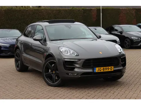 Porsche Macan 3.0 S / NL Auto! / 2e Eign. / Panoramadak / Camera / Adaptieve Stoelen / Luchtvering /