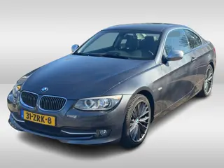 BMW 3 Serie Coupe 320i Corporate Lease Mineralgrey Ed. / Leder / Navigatie / 18'' / Parkeerhulp acht