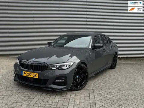 BMW 3-serie 330e M Performance l 293 PK l Uniek kleur l 20'Inch