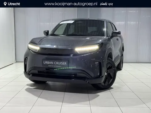 Toyota Urban Cruiser Dynamic 61 kWh Stoel/Stuur Verwarming | Parkeersensoren V+A | Sfeerverlichting|