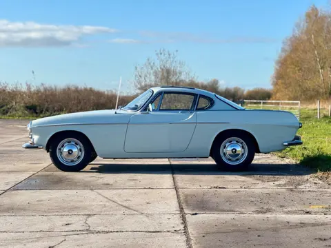 Volvo 1800S Leren schuifdak, prachtige kleurstelling, nardi stuur, technisch super