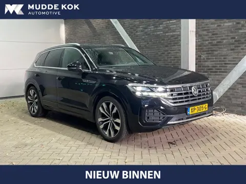 Volkswagen Touareg 3.0 TDI R-Line | Panoramadak | Trekhaak | ACC | 21 Inch | Luchtvering