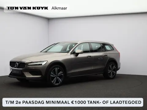 Volvo V60 Cross Country 2.0 B5 AWD Pro / Trekhaak / Lederen Bekleding / Elektrisch Verst. Stoelen / 