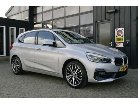 BMW 2 Serie Active Tourer 220i High Executive | NL-Auto | Head-Up | Pano | Leder | LED | 18''